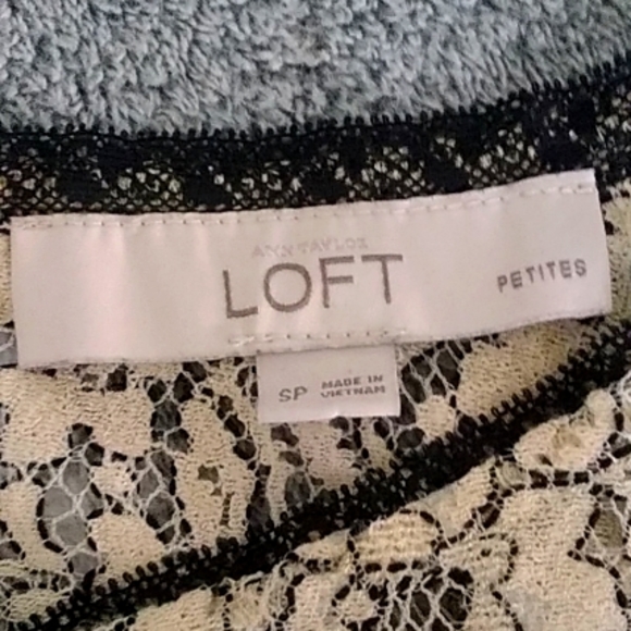 Loft quarter length lacy shirt - Picture 1 of 4